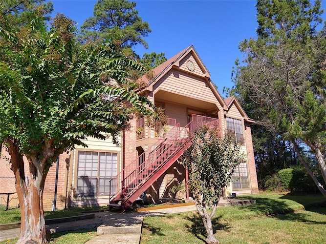 2402 Sycamore Ave Huntsville, TX 77340