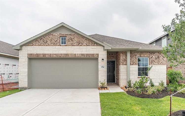 1714 Sun Dial Dr Angleton, TX 77515
