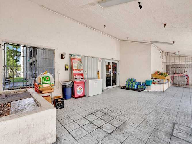 424 SW 12th Ave Miami, FL 33130