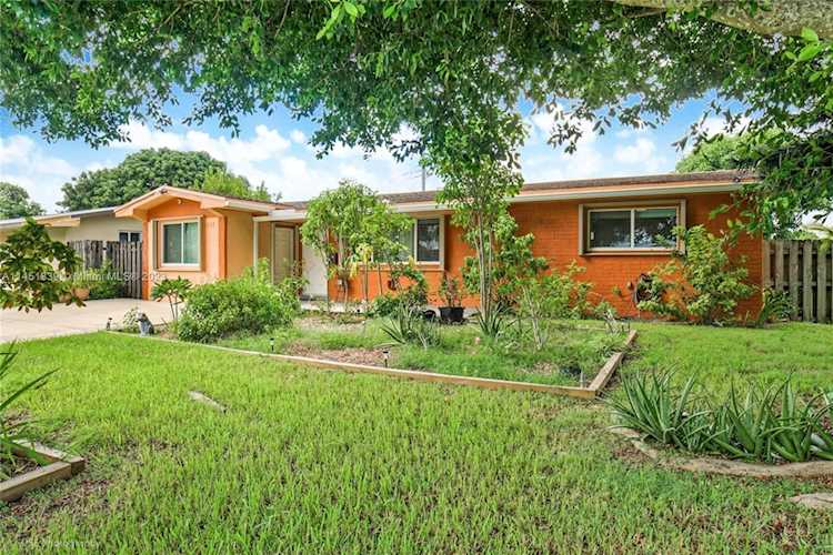 8101 NW 15th St Pembroke Pines, FL 33024