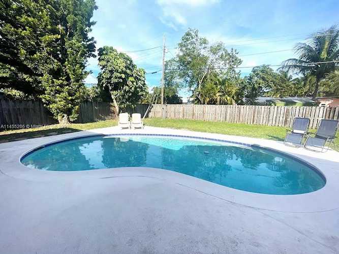 311 S Highland Dr Hollywood, FL 33021