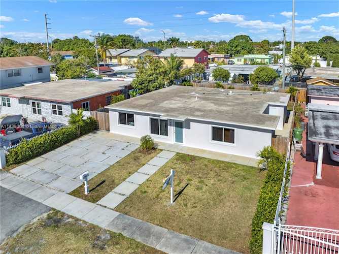 941 E 16th Pl Hialeah, FL 33010