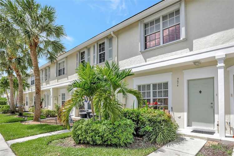 5674 NW 99th Ln Coral Springs, FL 33076