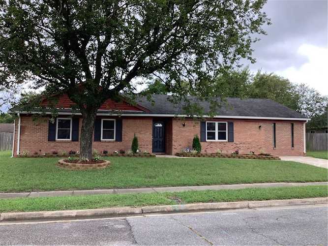 1213 Dragon Ln Chesapeake, VA 23323