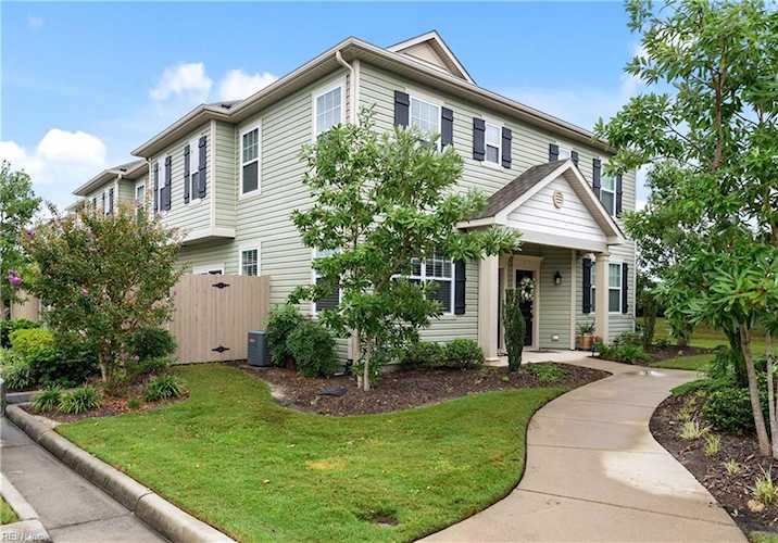 1696 Halesworth Ln Virginia Beach, VA 23456