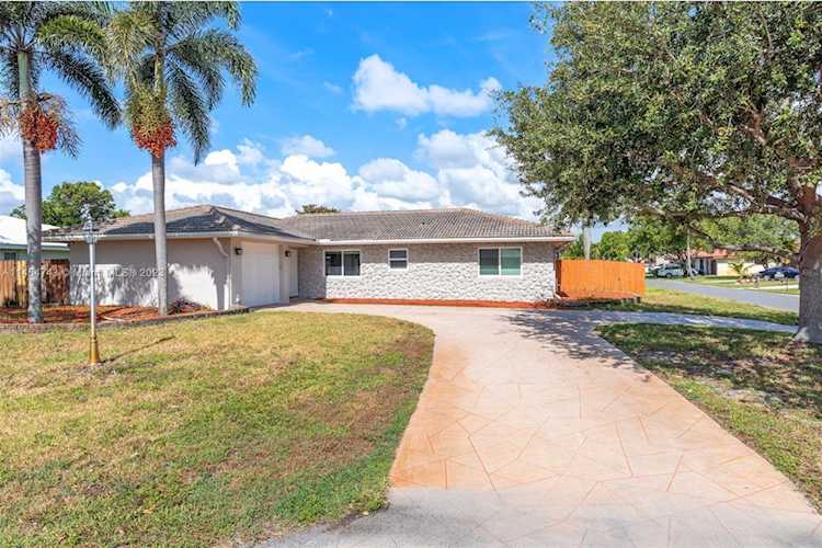 2511 SW 14th St Boynton Beach, FL 33426
