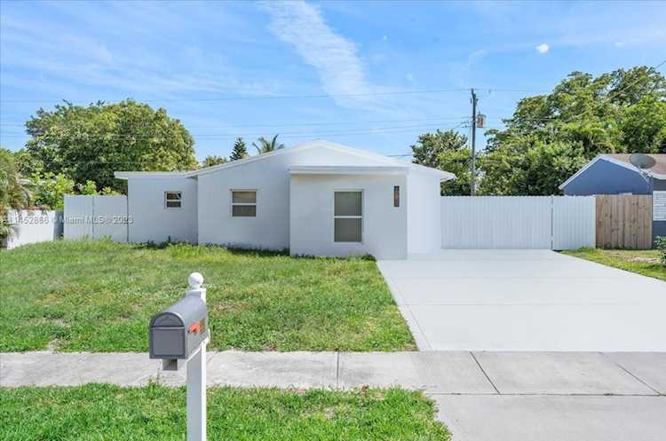 660 NE 57th Ct Oakland Park, FL 33334