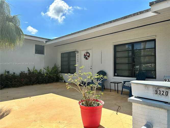 9320 SW 125th Ter Miami, FL 33176