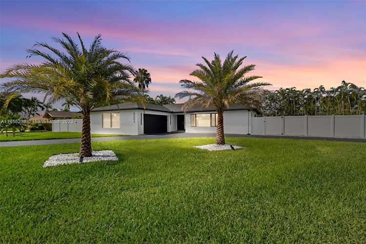5202 Elm Ct Cape Coral, FL 33904