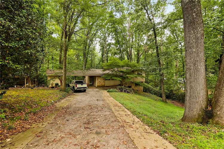 6394 Cherry Tree Lane Sandy Springs, GA 30328