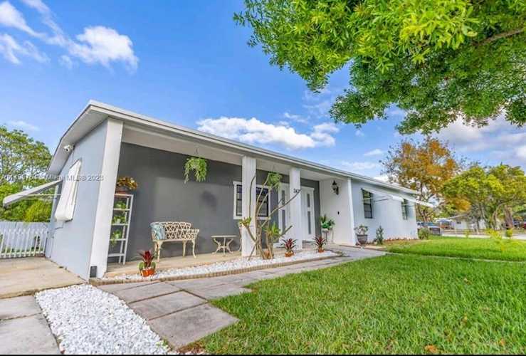 243 NE 41st St Deerfield Beach, FL 33064