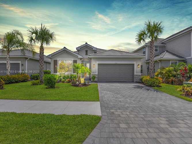 2158 Clementine Street Naples, FL 34120
