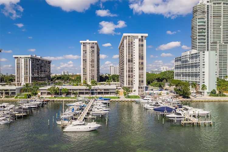 1901 Brickell Ave Slip #5 Miami, FL 33129