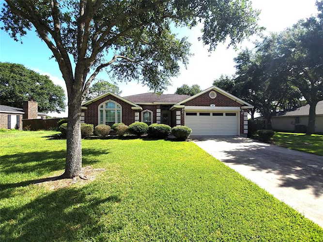719 Partridge Ln Eagle Lake, TX 77434