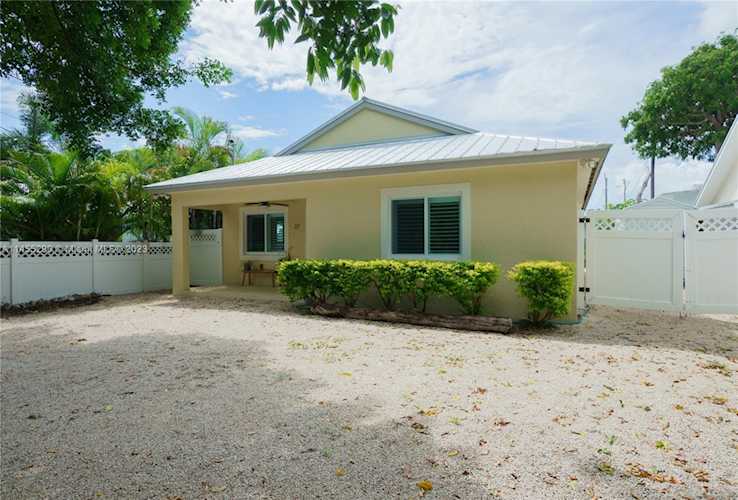 37 Bonefish Ave Key Largo, FL 33037