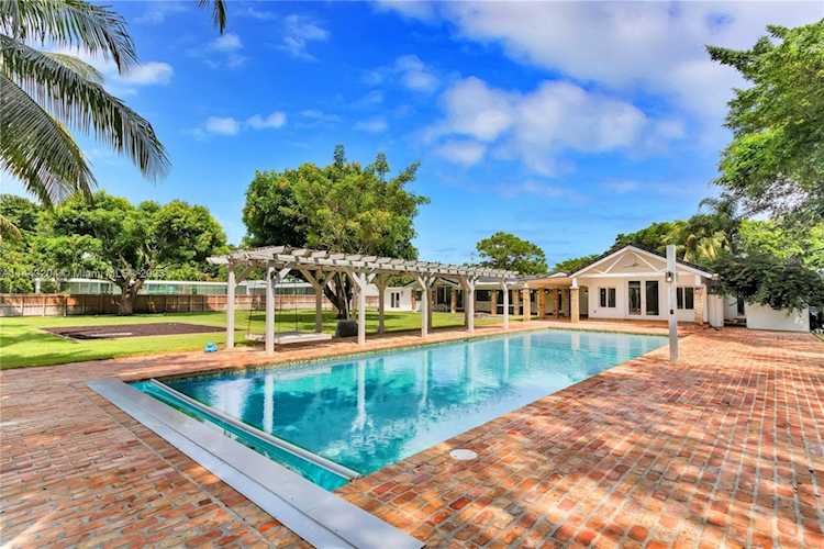 7800 SW 115 St Pinecrest, FL 33156