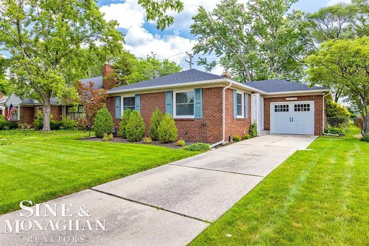19776 E Ida Grosse Pointe Woods, MI 48236