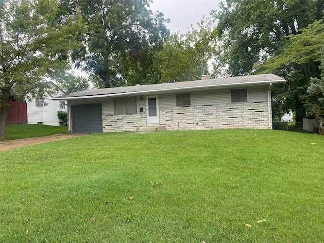 477 Kirkwall Dr St Louis, MO 63137