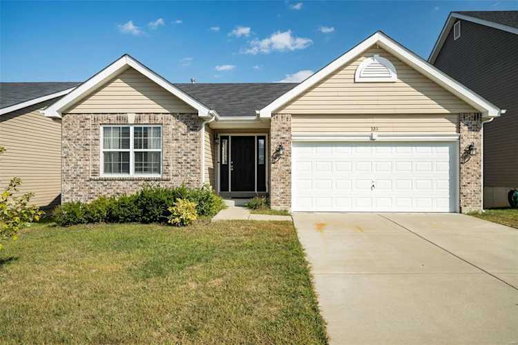 326 Pecan Bluffs Dr Wentzville, MO 63385
