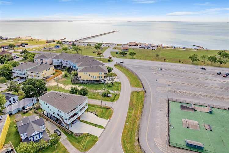 1113 San Jacinto St La Porte, TX 77571