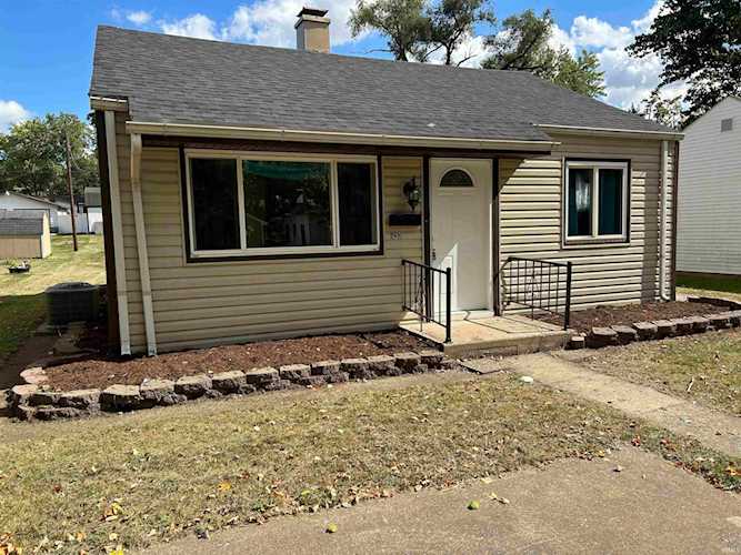 927 S Perry Street Attica, IN 47918
