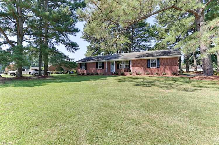 832 Mayflower Dr Suffolk, VA 23434