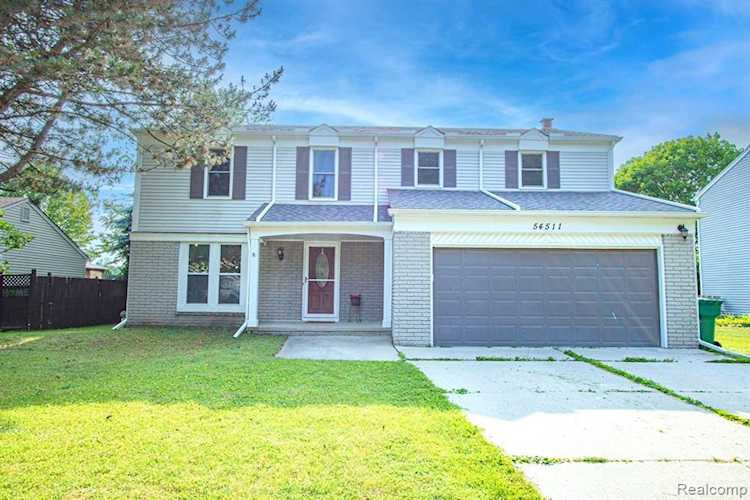 54511 Bradshaw Dr New Baltimore, MI 48047