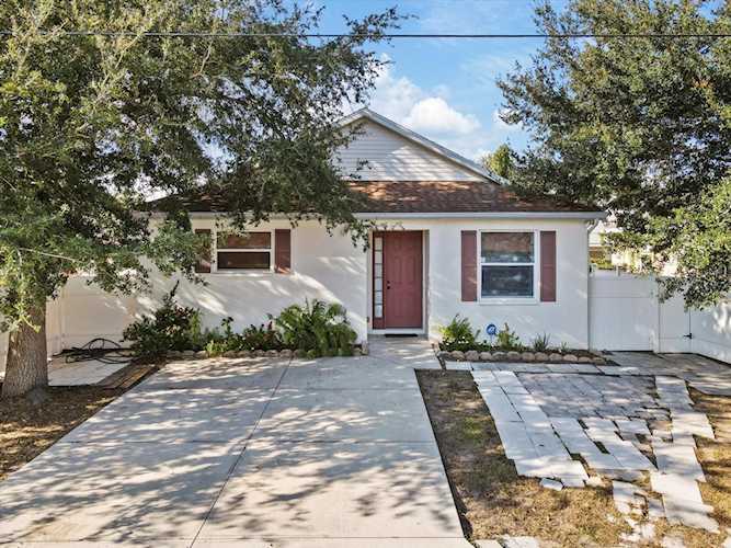 2653 25th St Sarasota, FL 34234