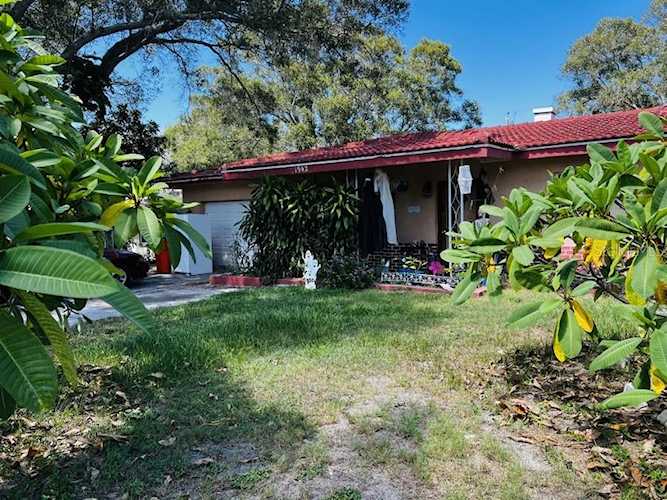 1942 Alton Dr Clearwater, FL 33763