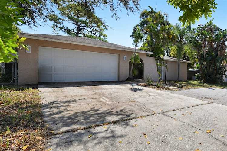8154 Coachlight CIRCLE Seminole, FL 33776