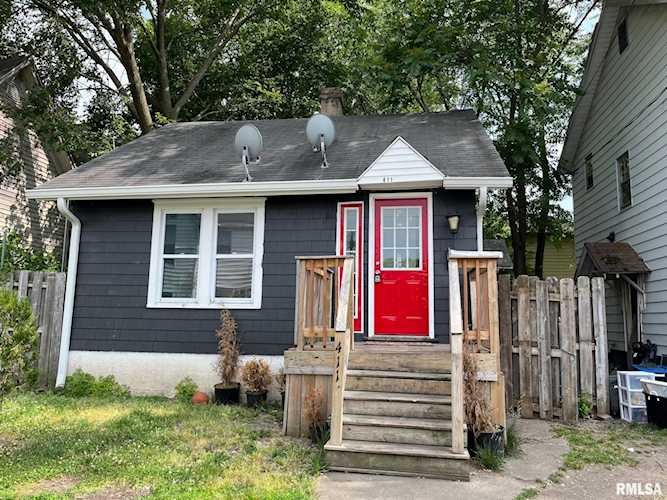 411 W Douglas Ave Jacksonville, IL 62650