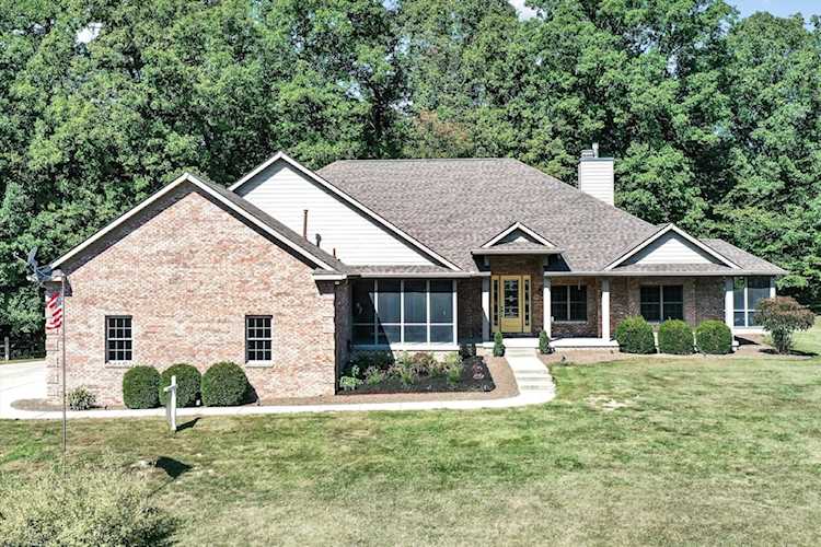 3302 Eagles Point Martinsville, IN 46151