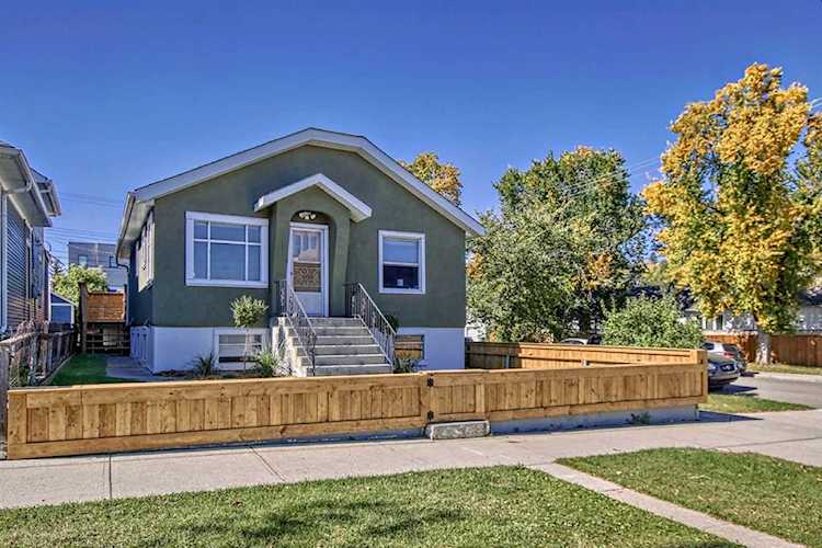 433 7A St NE Calgary, AB T2E 4E9