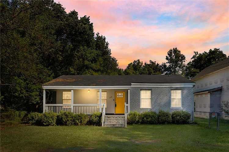 256 4th Avenue Chickasaw, AL 36611