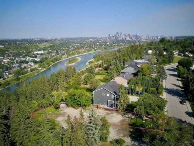 72 SW Wildwood Dr Calgary, AB T3C 3C5