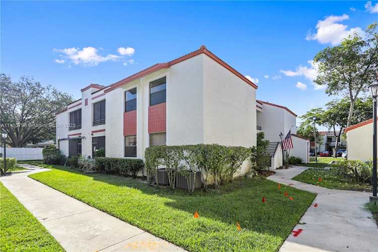 1132 N Hiatus Rd #1132 Pembroke Pines, FL 33026