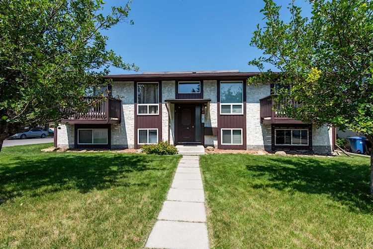 104 Sabrina Way SW #5 Calgary, AB T2W 2N6