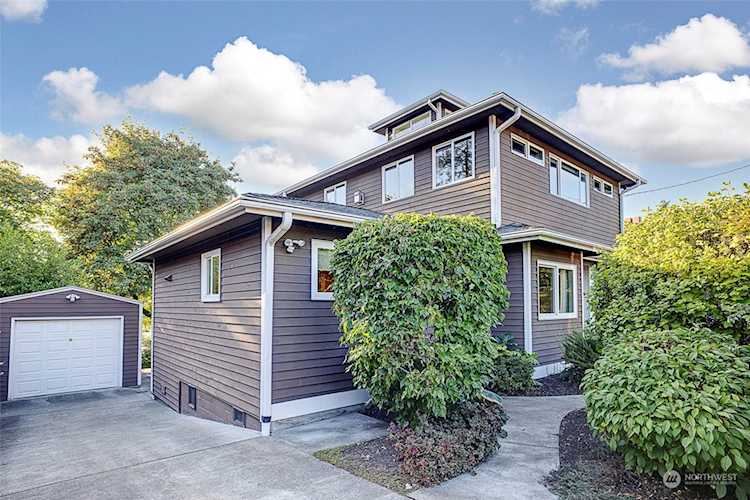 8615 Island Dr S Seattle, WA 98118