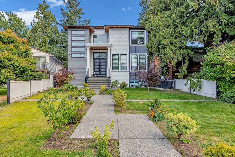 1521 Suffolk Avenue Port Coquitlam, BC V3B 5N8