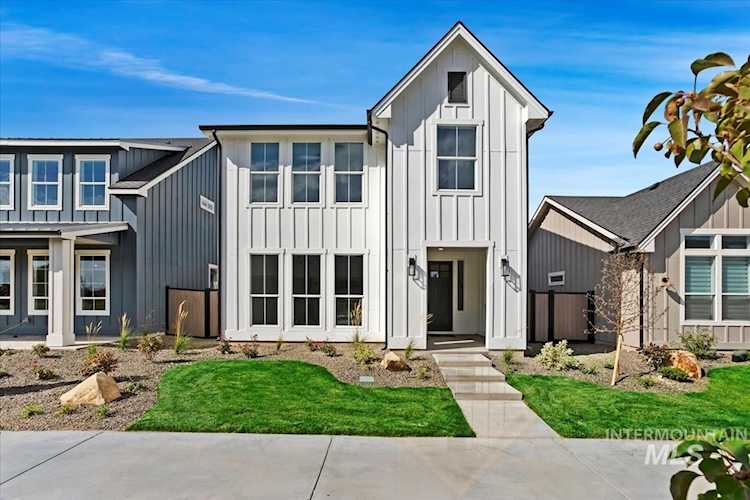6807 W Los Flores Drive Meridian, ID 83646