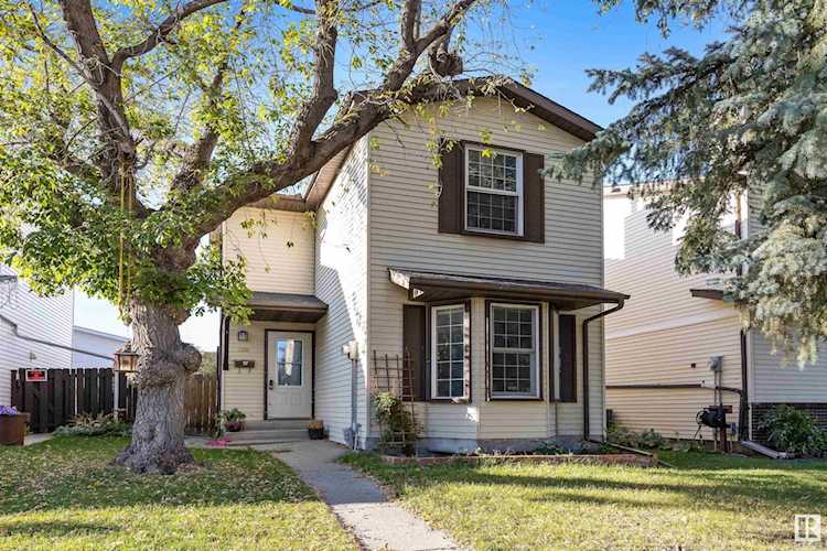 398 Kirkpatrick Crescent Edmonton, AB T6L 5E1