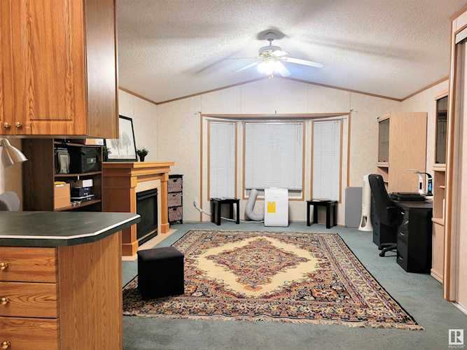 3143 Lakewood Crescent Edmonton, AB T5S 2R8