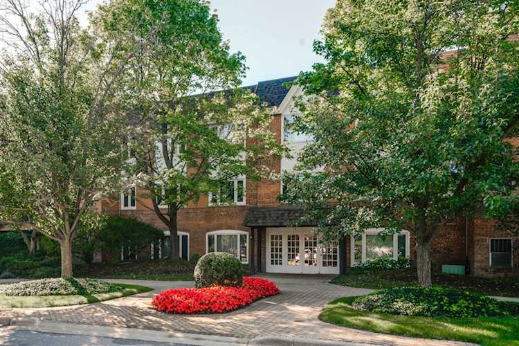 207 Rivershire Ln #204 Lincolnshire, IL 60069