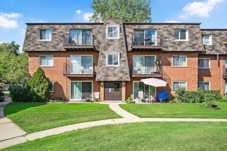 9384 Bay Colony Dr #3N Des Plaines, IL 60016 | MLS 11884908 Photo 1