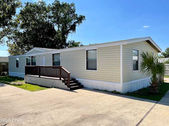 595 Lagoon Oaks Dr Panama City Beach, FL 32408