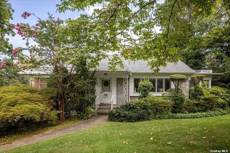 34-05 East Drive Douglaston, NY 11363