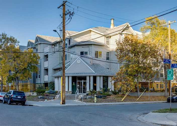 2204 1 St SW #202 Calgary, AB T2S 1P4