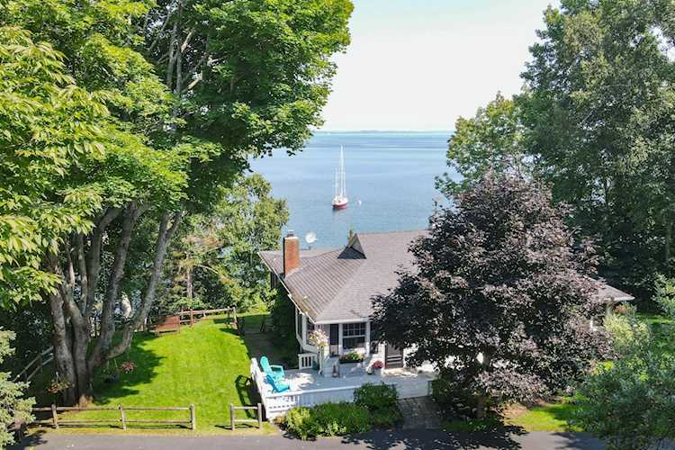 137 Bay View Dr Bar Harbor, ME 04609