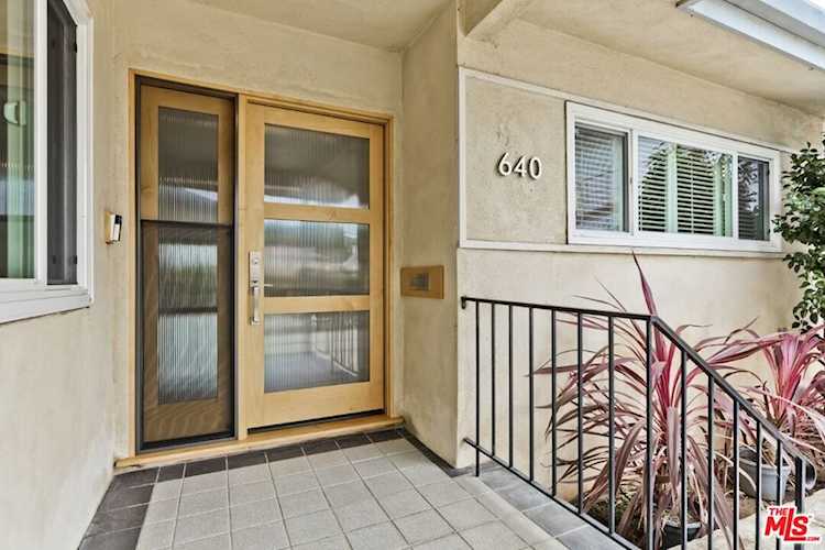 640 N Las Casas Ave Pacific Palisades, CA 90272