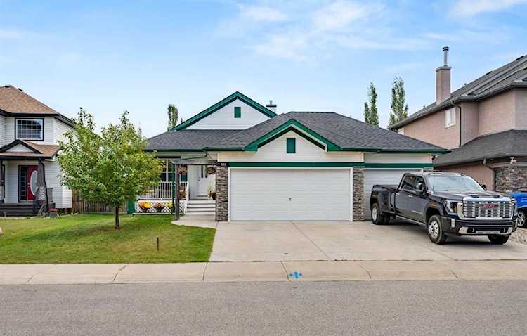 528 Sandy Beach Cove Chestermere, AB T1X1H8